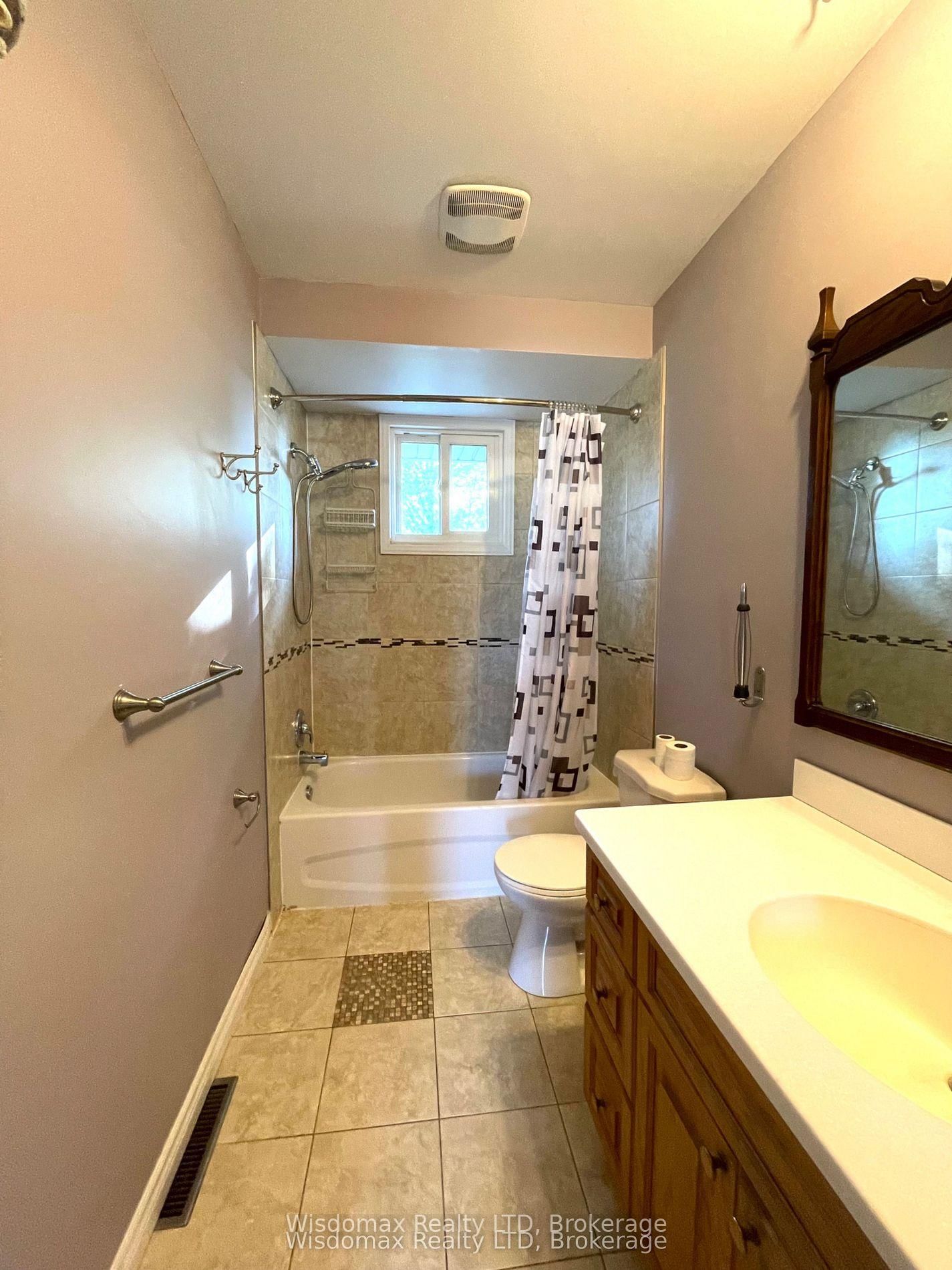 Detached House for sale at 7 GREENMEADOW Court, St. Catharines, Ontario, L2P 1X7 - Fairview - MLS: X12980388