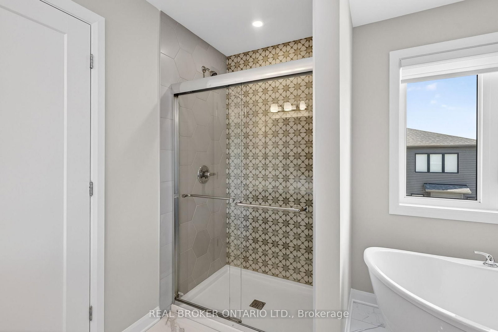 Detached House for sale at 548 Anchor Circle, Manotick, Ontario, K2B 7Z5 - Mahogany Community - MLS: X12980536