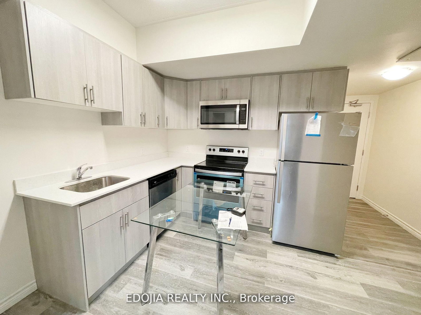 246 Lester Street, Unit 608 - Photo 3