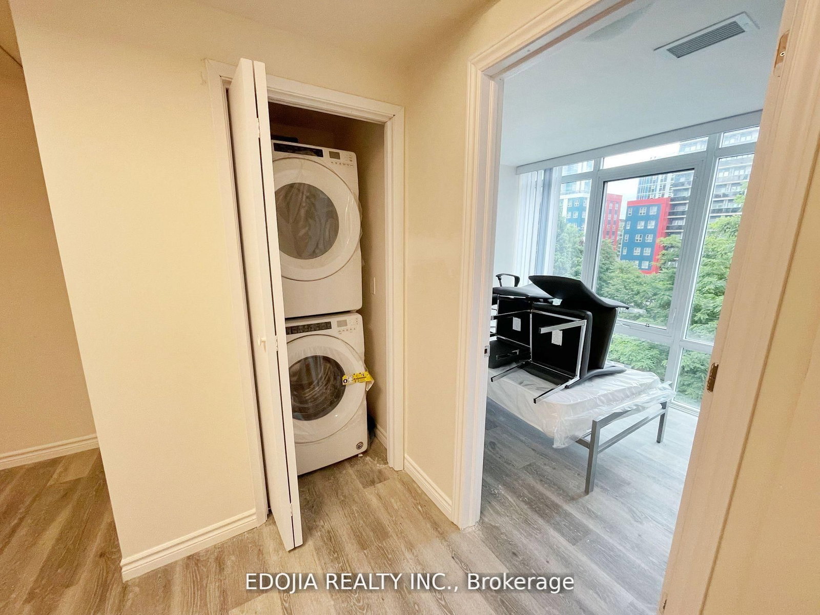 246 Lester Street, Unit 608 - Photo 4