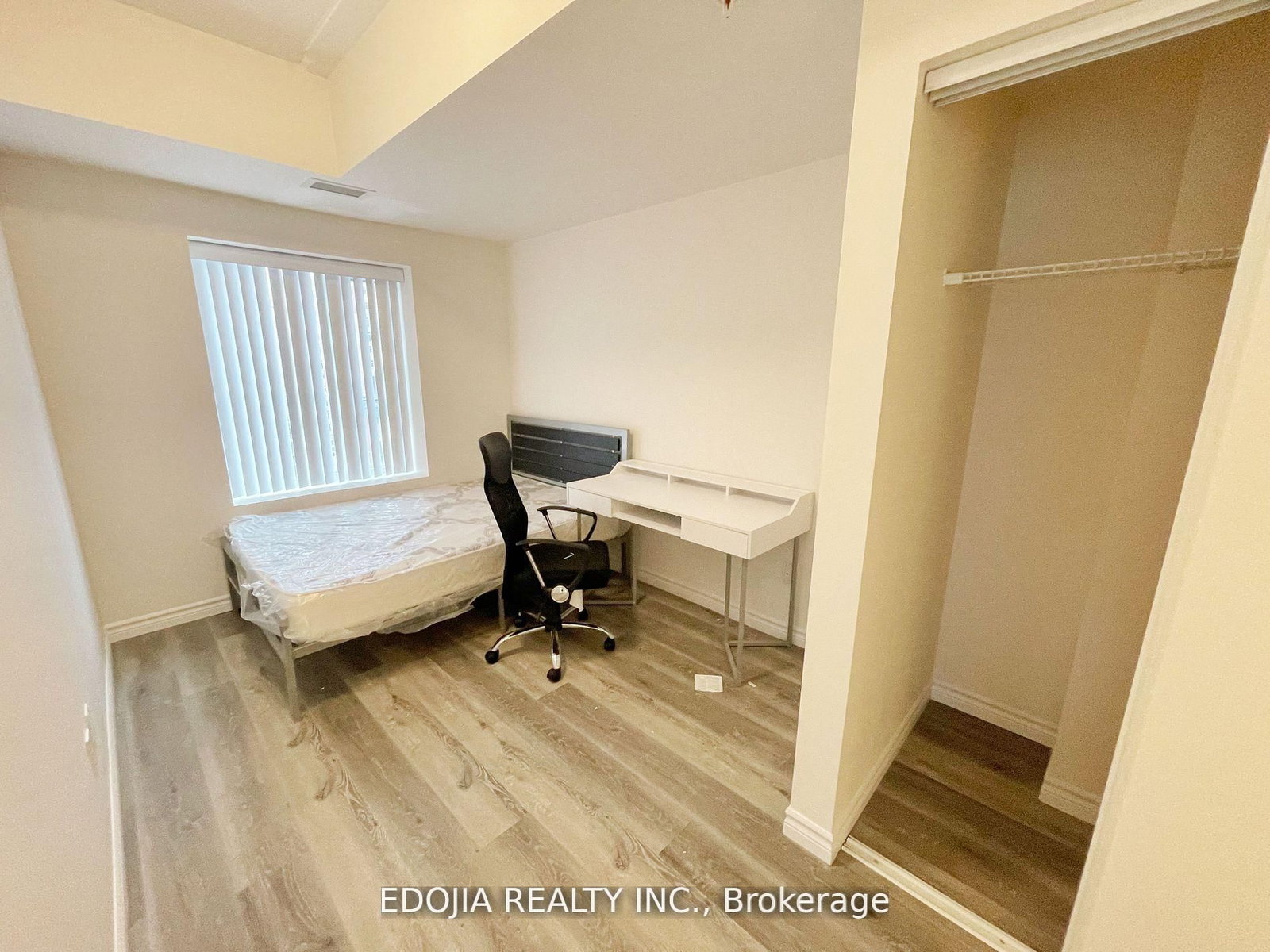 246 Lester Street, Unit 608 - Photo 8