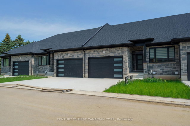 11 - 32 Postma Crescent