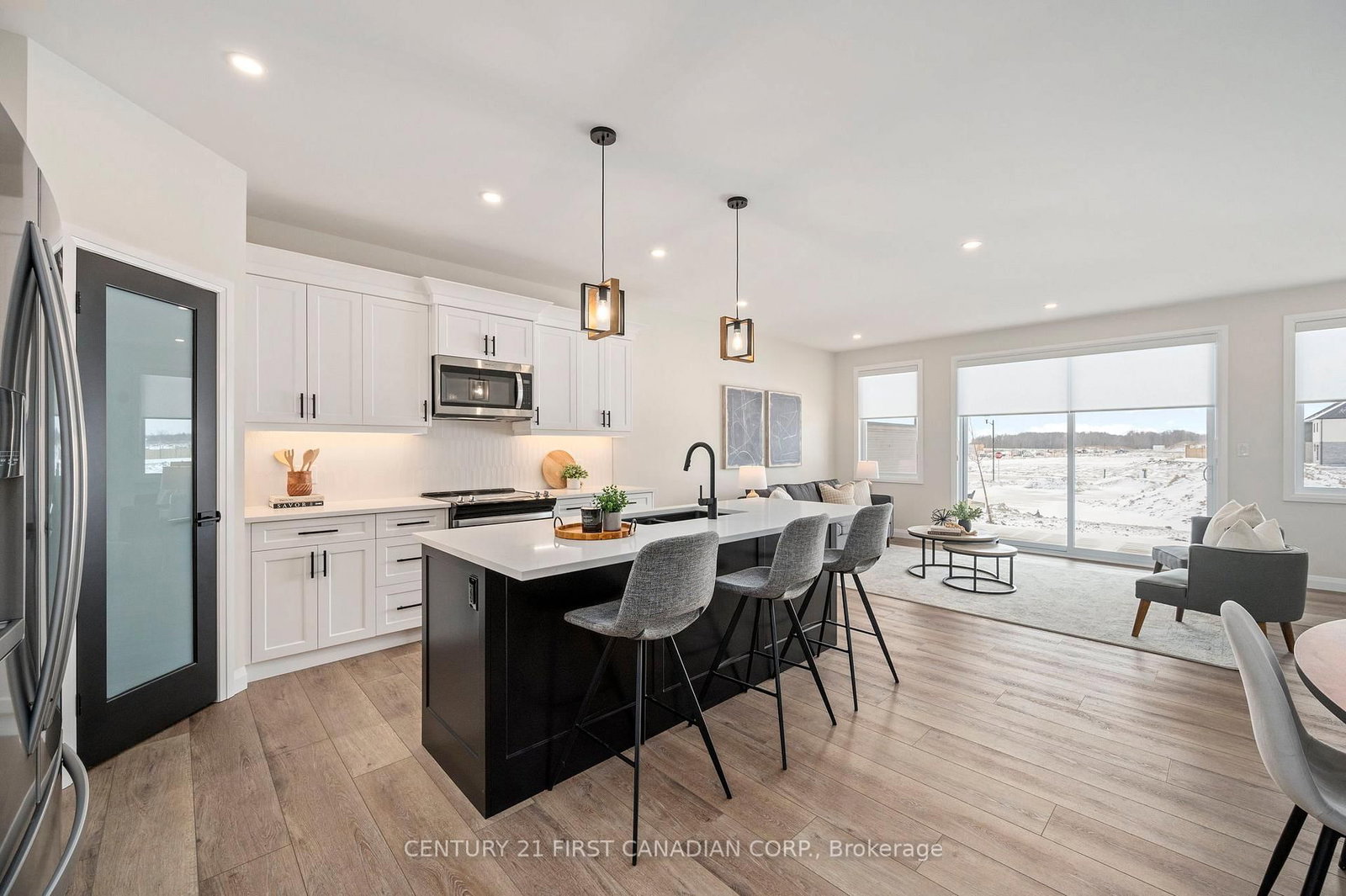 Townhouse for sale at 11-32 Postma Crescent, North Middlesex, Ontario, N0M 1A0 - Ailsa Craig - MLS: X12980634