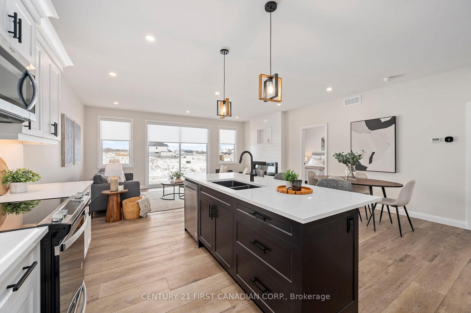 Townhouse for sale at 11-32 Postma Crescent, North Middlesex, Ontario, N0M 1A0 - Ailsa Craig - MLS: X12980634