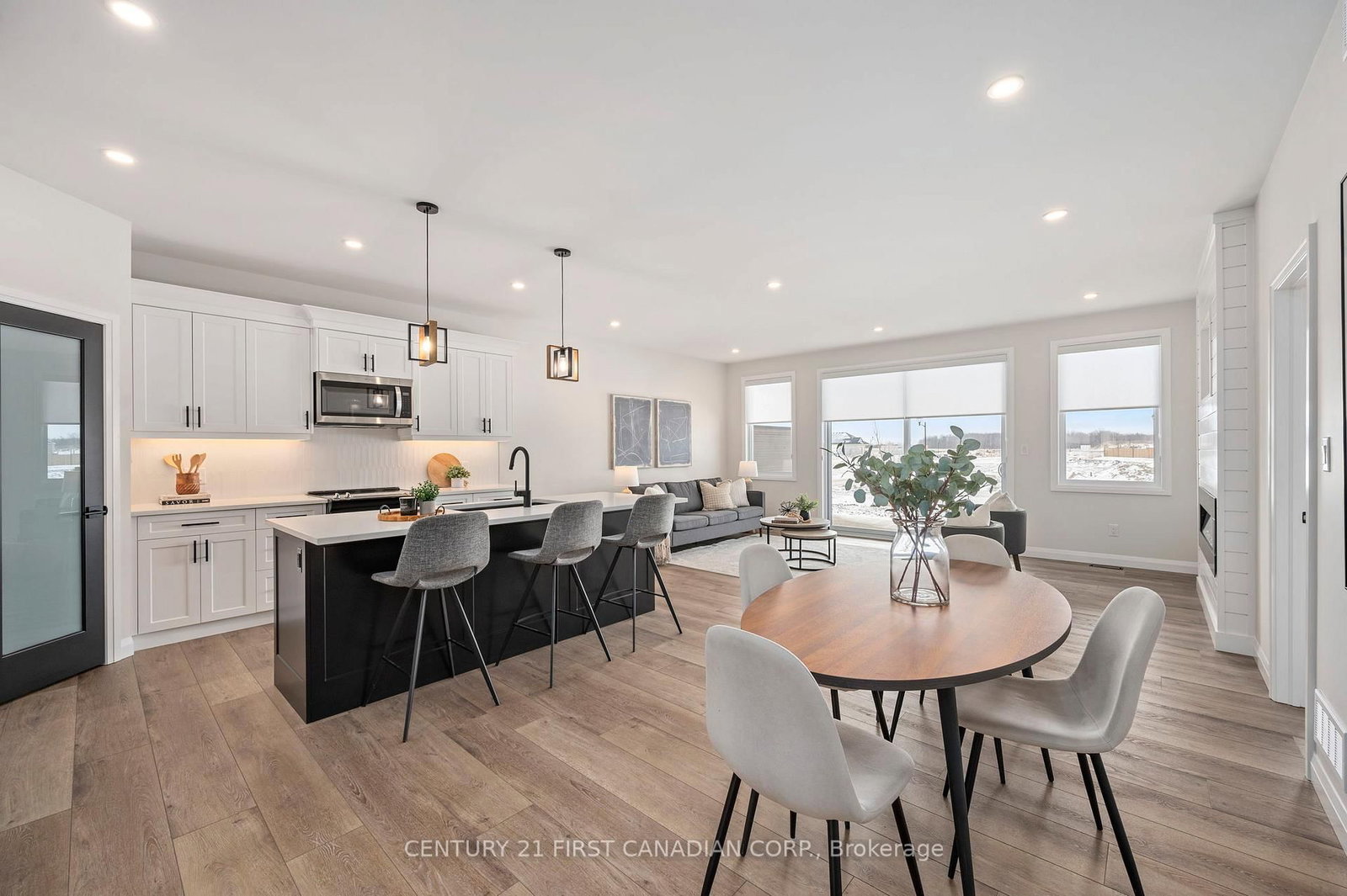 Townhouse for sale at 11-32 Postma Crescent, North Middlesex, Ontario, N0M 1A0 - Ailsa Craig - MLS: X12980634