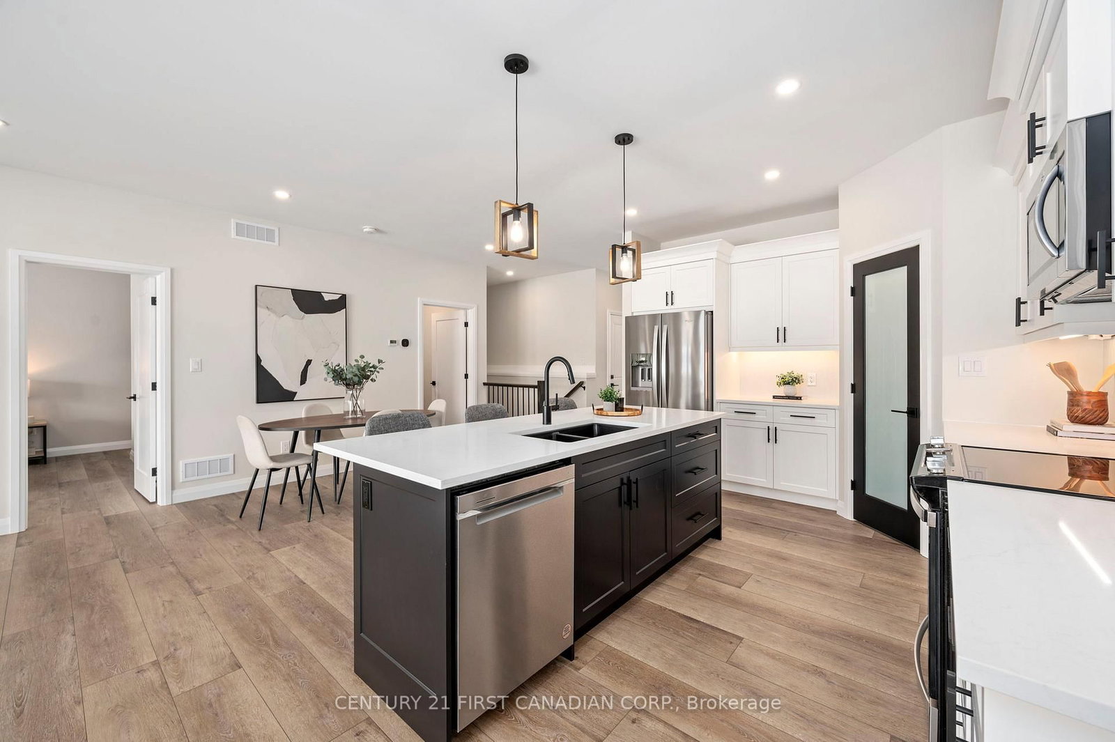 Townhouse for sale at 11-32 Postma Crescent, North Middlesex, Ontario, N0M 1A0 - Ailsa Craig - MLS: X12980634