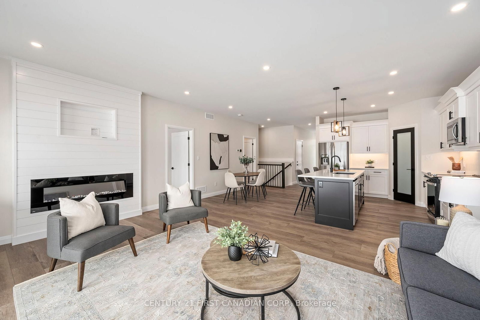 Townhouse for sale at 11-32 Postma Crescent, North Middlesex, Ontario, N0M 1A0 - Ailsa Craig - MLS: X12980634