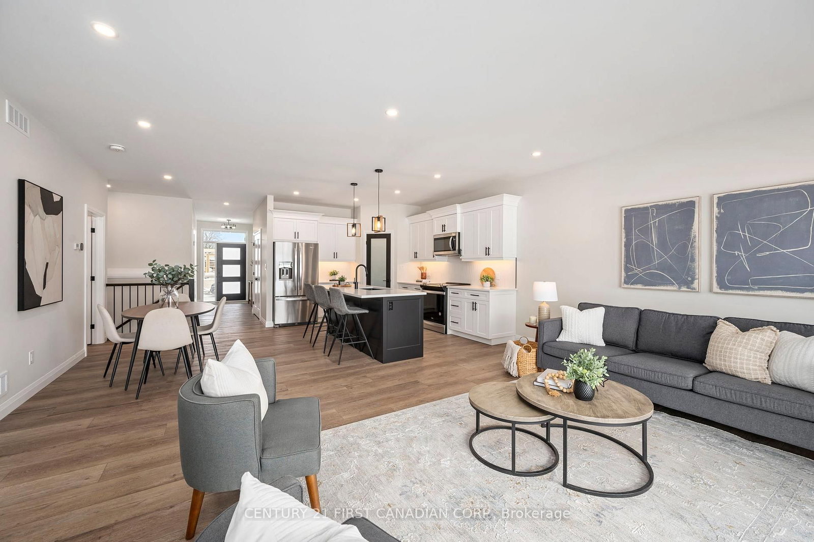 Townhouse for sale at 11-32 Postma Crescent, North Middlesex, Ontario, N0M 1A0 - Ailsa Craig - MLS: X12980634