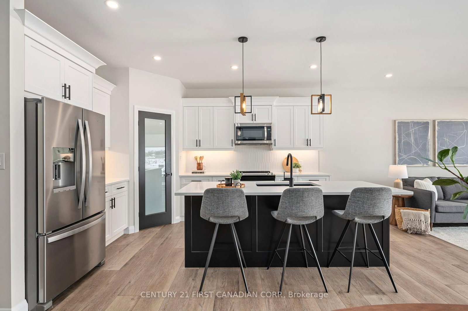 Townhouse for sale at 11-32 Postma Crescent, North Middlesex, Ontario, N0M 1A0 - Ailsa Craig - MLS: X12980634