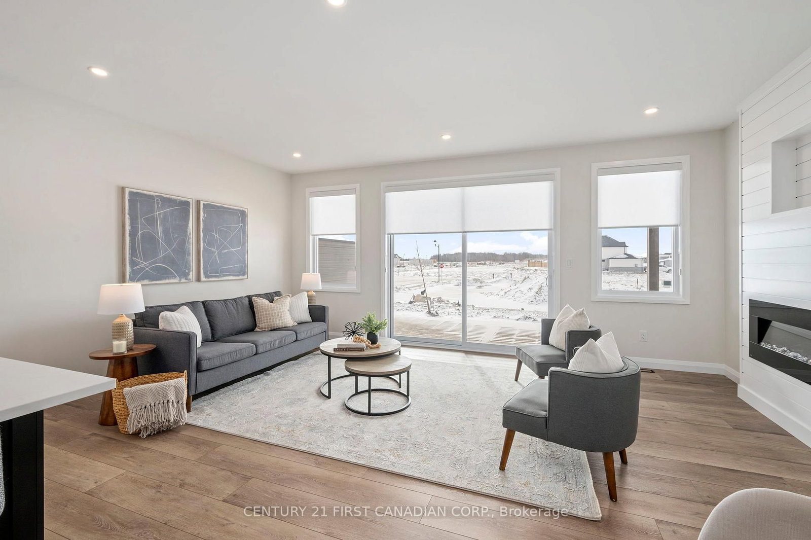 Townhouse for sale at 11-32 Postma Crescent, North Middlesex, Ontario, N0M 1A0 - Ailsa Craig - MLS: X12980634