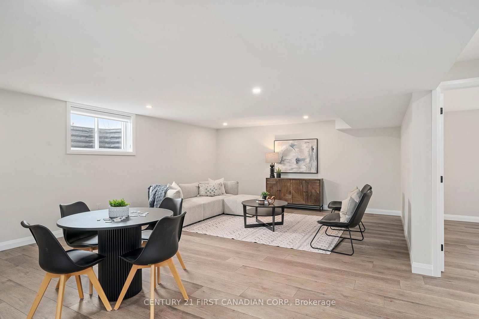 Townhouse for sale at 11-32 Postma Crescent, North Middlesex, Ontario, N0M 1A0 - Ailsa Craig - MLS: X12980634