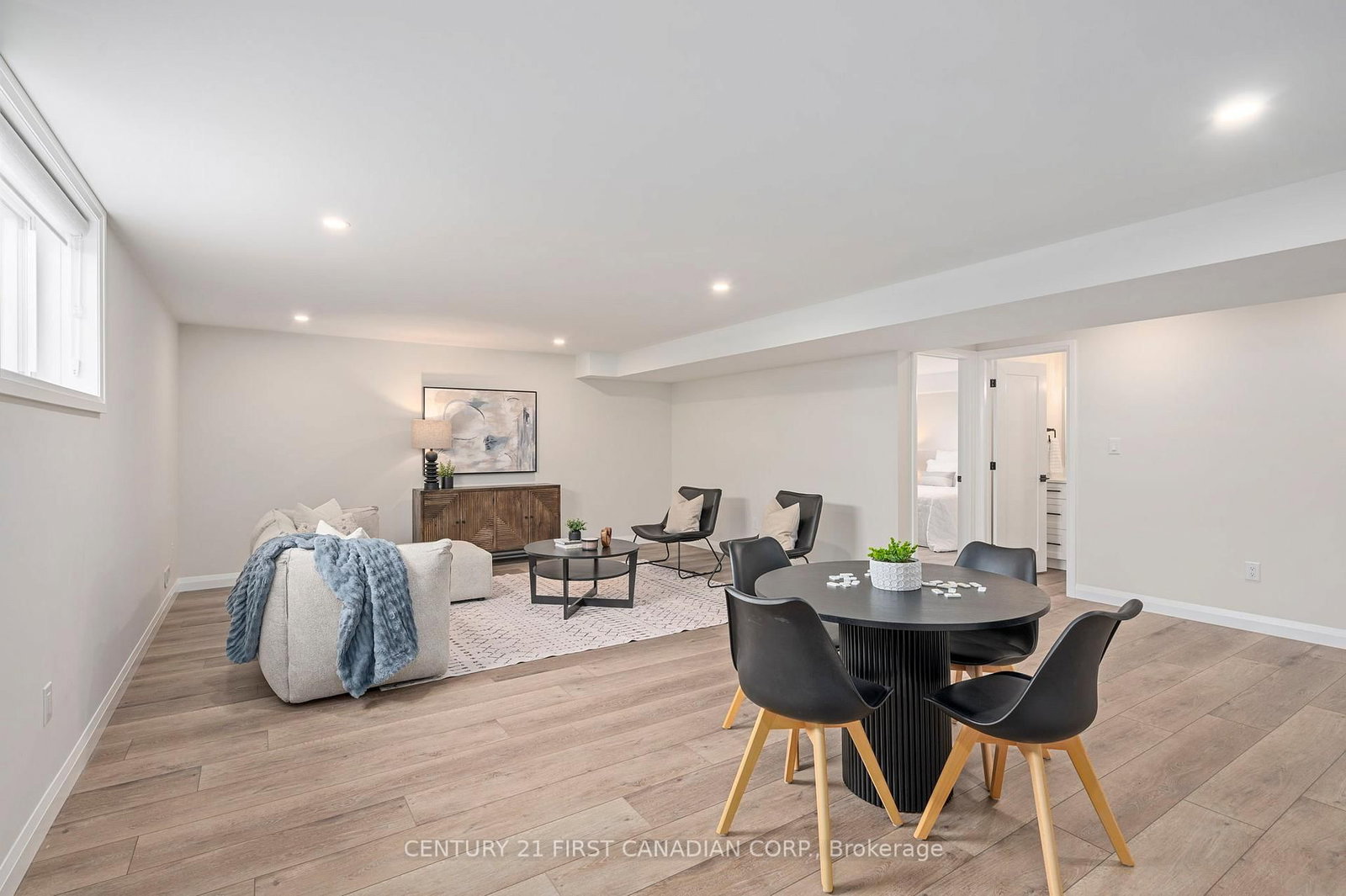 Townhouse for sale at 11-32 Postma Crescent, North Middlesex, Ontario, N0M 1A0 - Ailsa Craig - MLS: X12980634