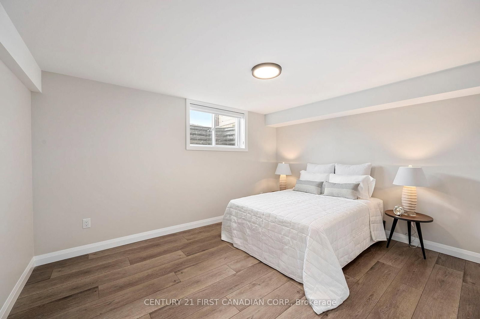 Townhouse for sale at 11-32 Postma Crescent, North Middlesex, Ontario, N0M 1A0 - Ailsa Craig - MLS: X12980634