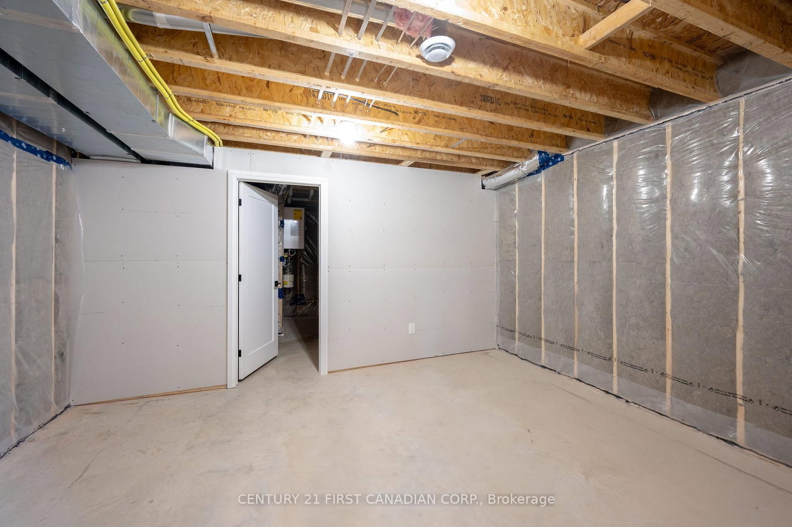 Townhouse for sale at 11-32 Postma Crescent, North Middlesex, Ontario, N0M 1A0 - Ailsa Craig - MLS: X12980634