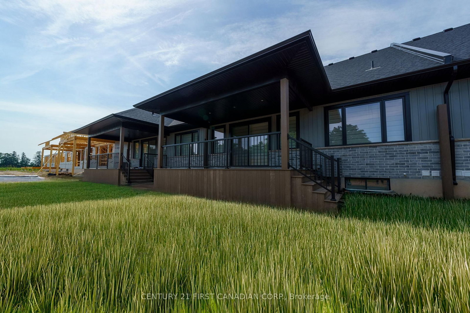 Townhouse for sale at 11-32 Postma Crescent, North Middlesex, Ontario, N0M 1A0 - Ailsa Craig - MLS: X12980634