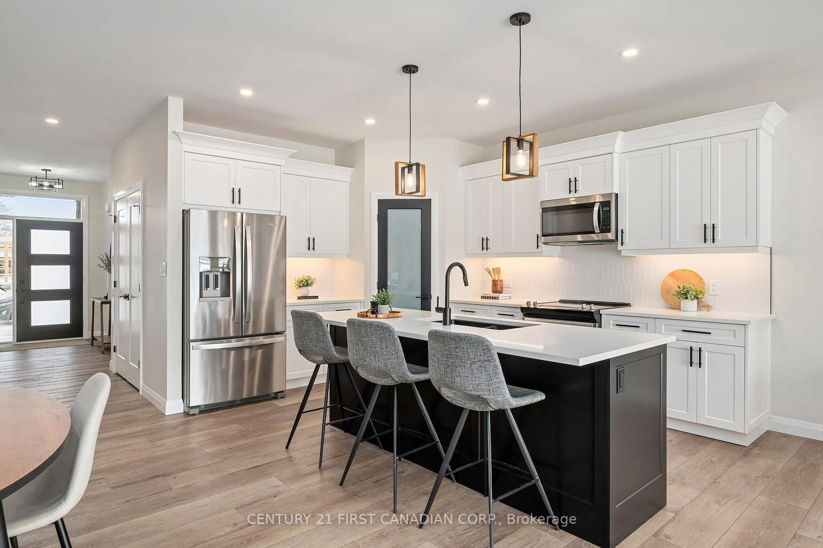 Townhouse for sale at 11-32 Postma Crescent, North Middlesex, Ontario, N0M 1A0 - Ailsa Craig - MLS: X12980634