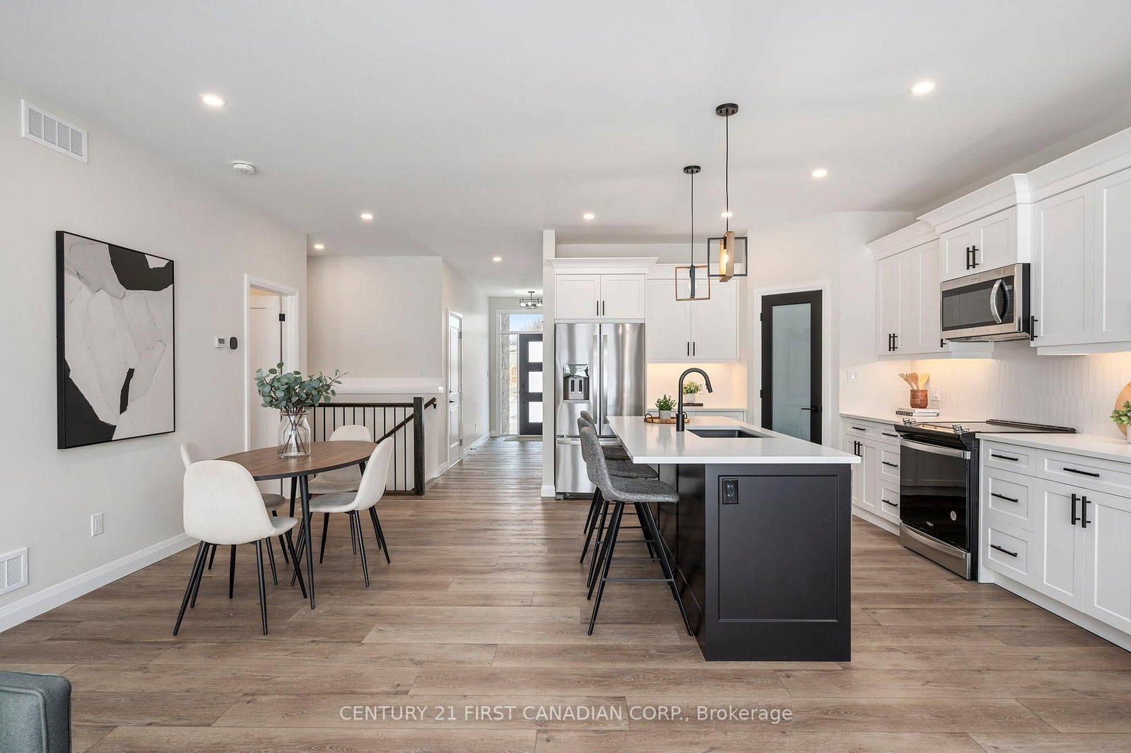 Townhouse for sale at 11-32 Postma Crescent, North Middlesex, Ontario, N0M 1A0 - Ailsa Craig - MLS: X12980634