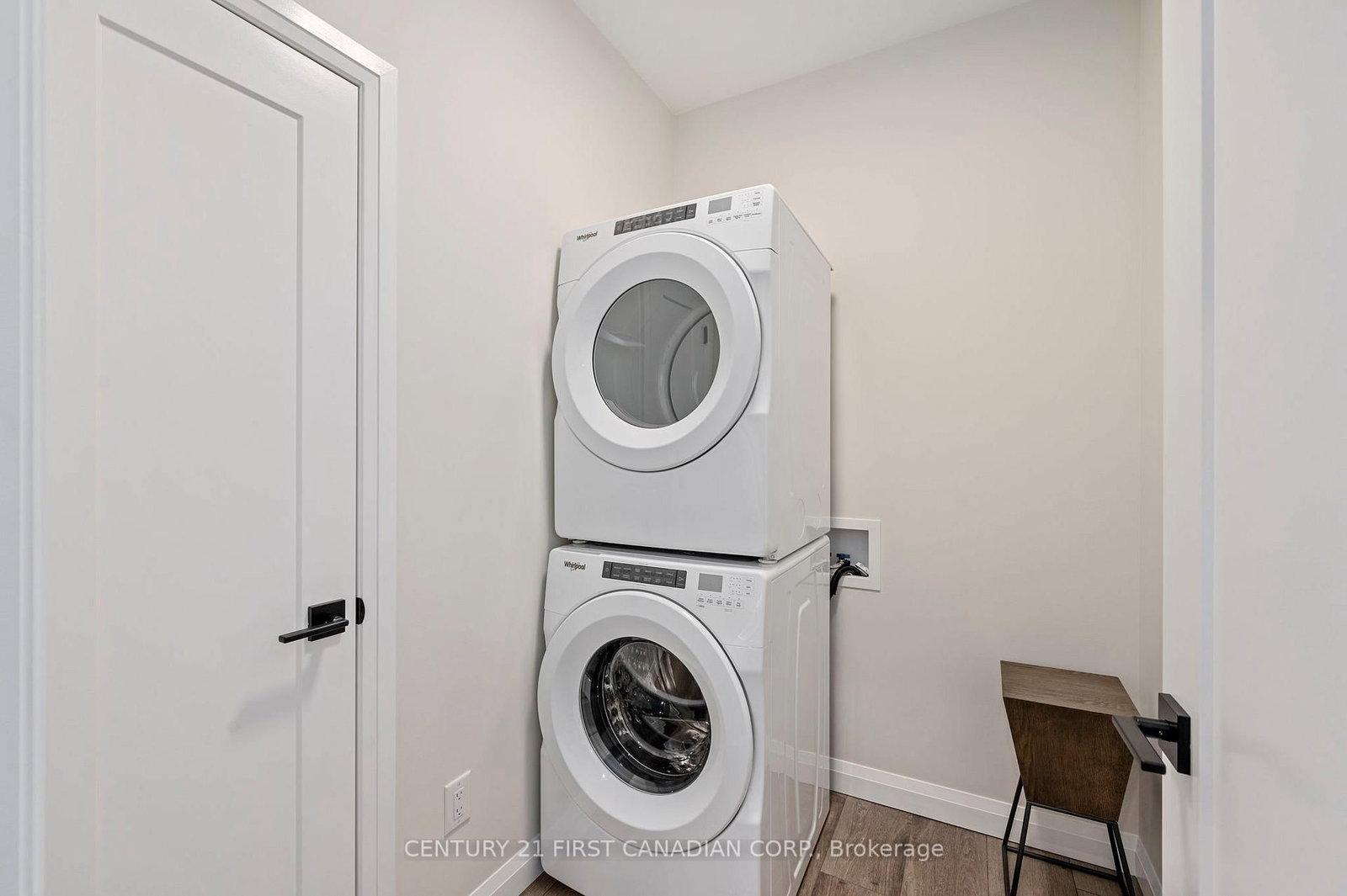 Townhouse for sale at 11-32 Postma Crescent, North Middlesex, Ontario, N0M 1A0 - Ailsa Craig - MLS: X12980634