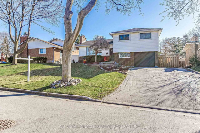 286 Panorama Crescent