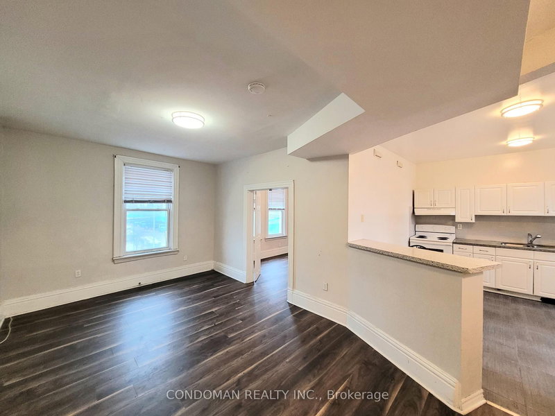 home for lease on 6-139 1/2 John Street S