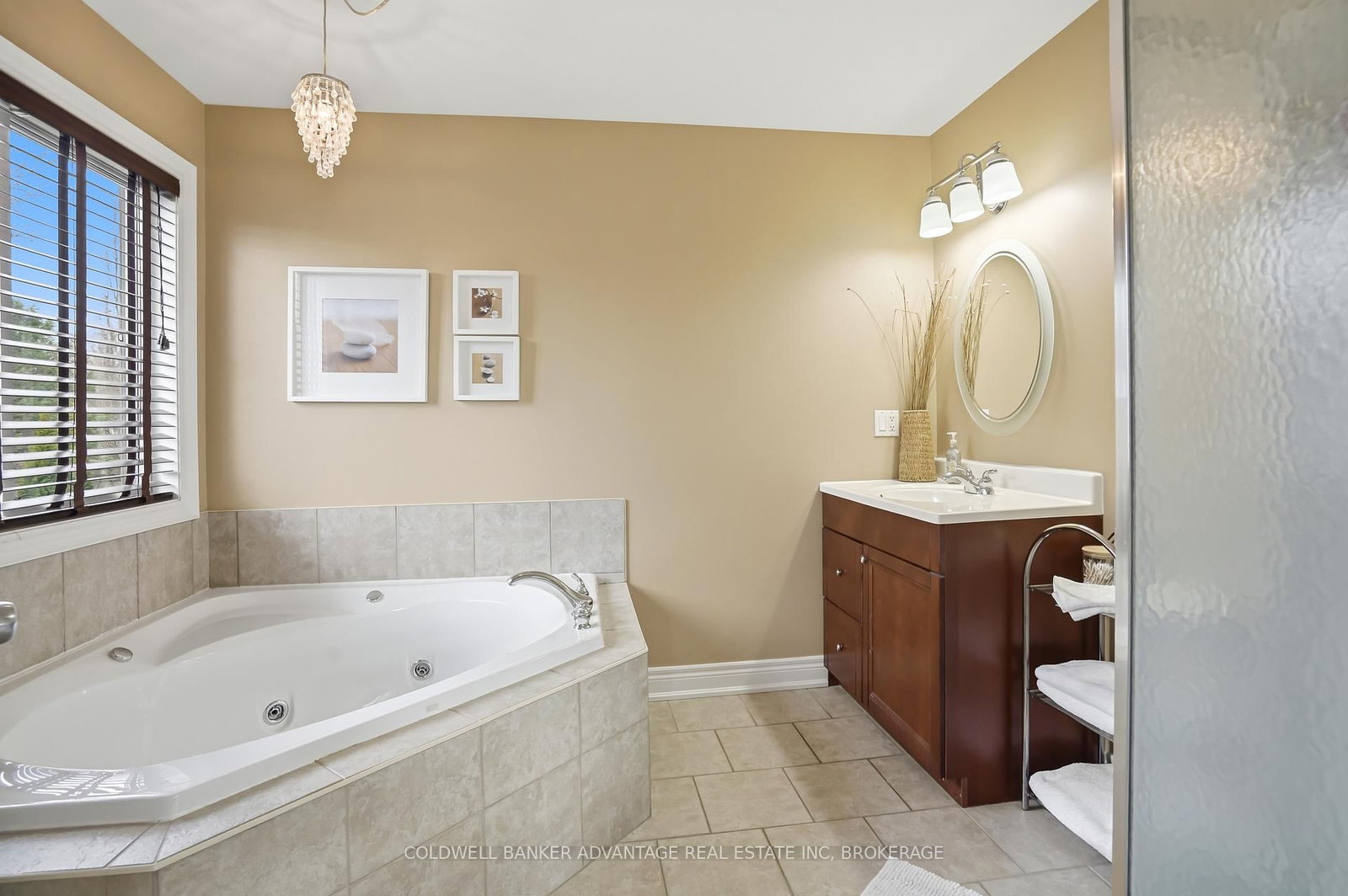 Detached House for sale at 9 Bacon Lane, Pelham, Ontario, L3E 0P5 - Fonthill - MLS: X12980868