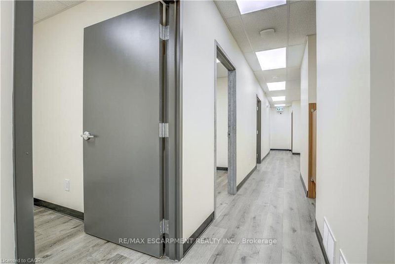 4987 King St photo 2