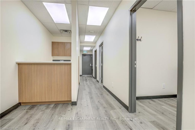 4987 King St photo 4