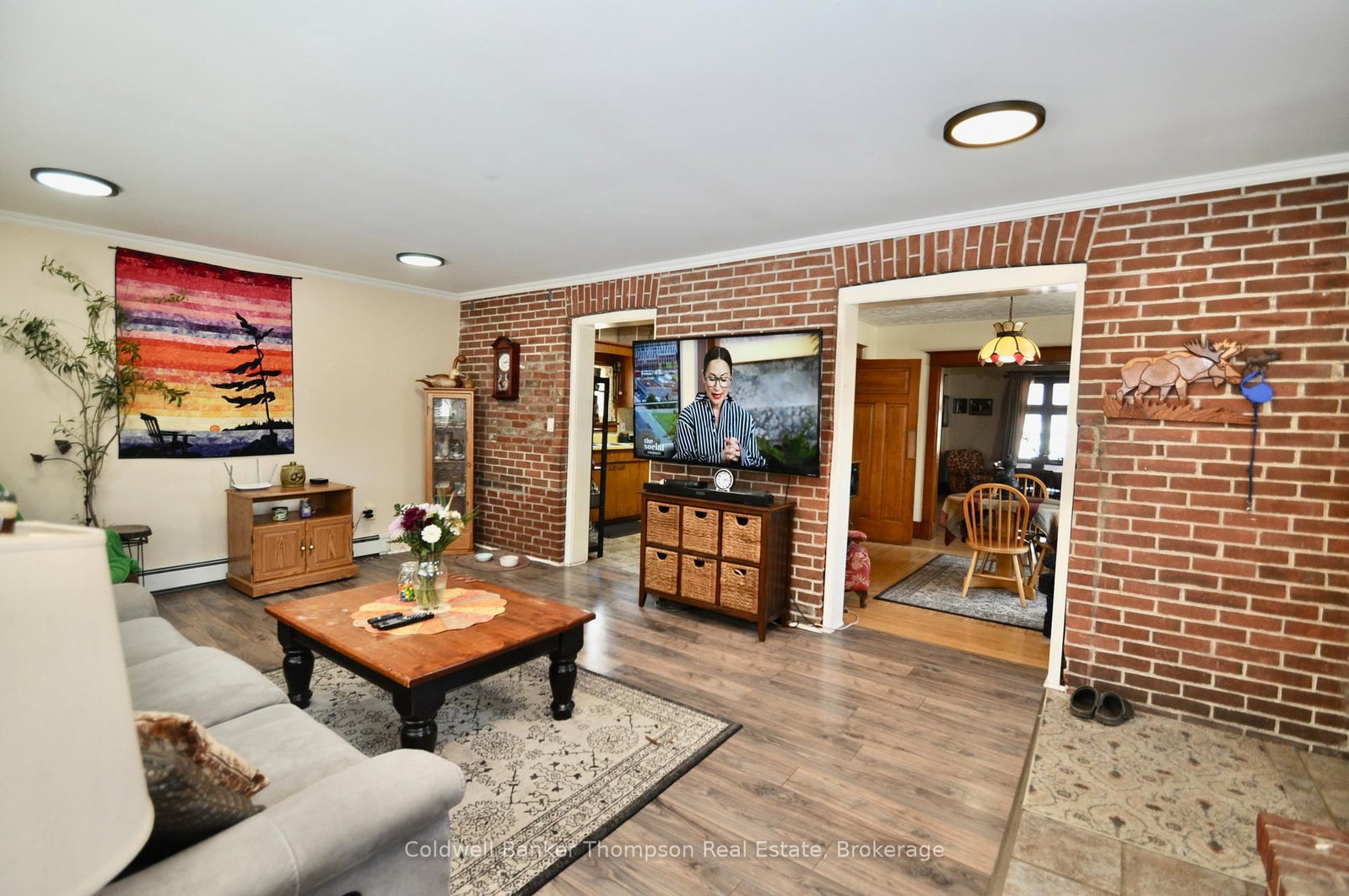 Listing Image 4