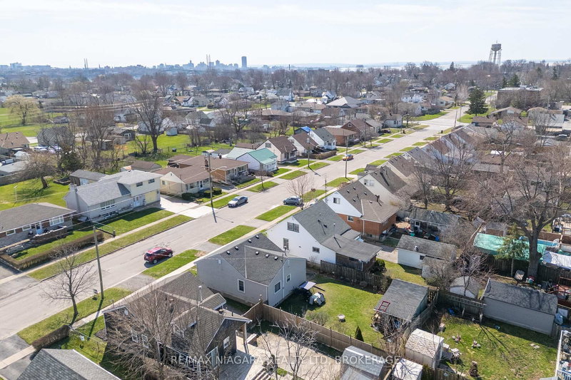 42 Douglas St, Fort Erie, L2A 3W5 | Image 2