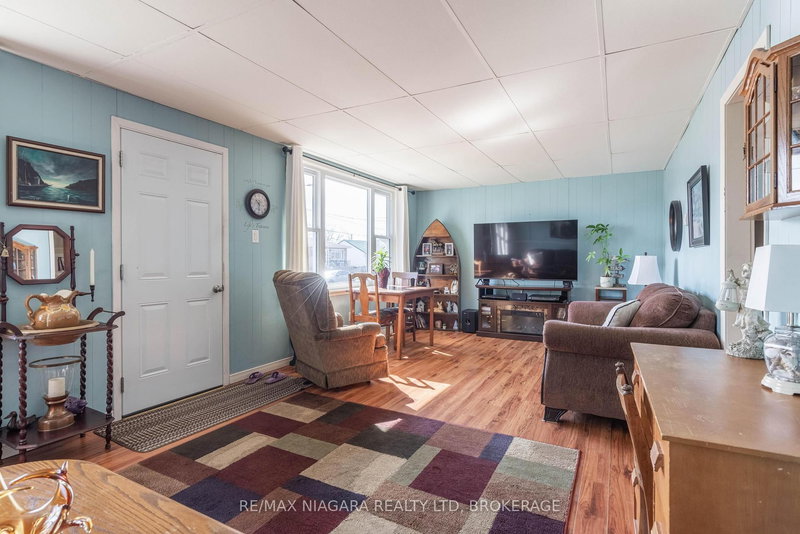 42 Douglas St, Fort Erie, L2A 3W5 | Image 3