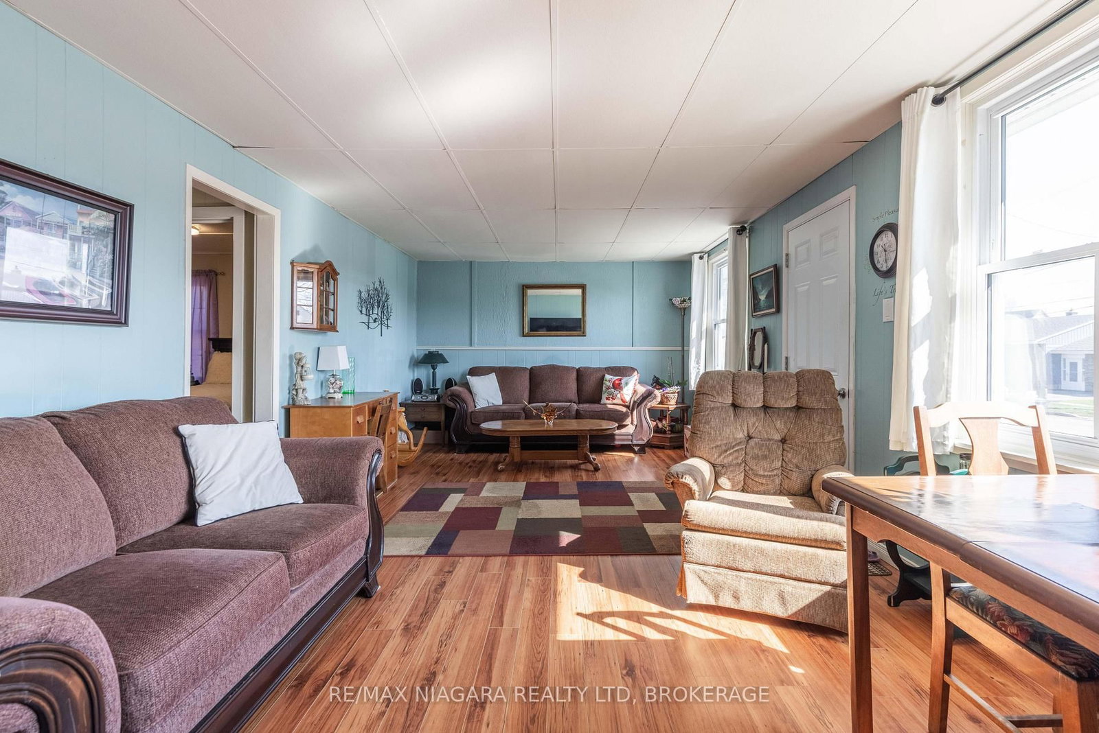 Detached House for sale at 42 Douglas Street, Fort Erie, Ontario, L2A 3W5 - Central - MLS: X12981022