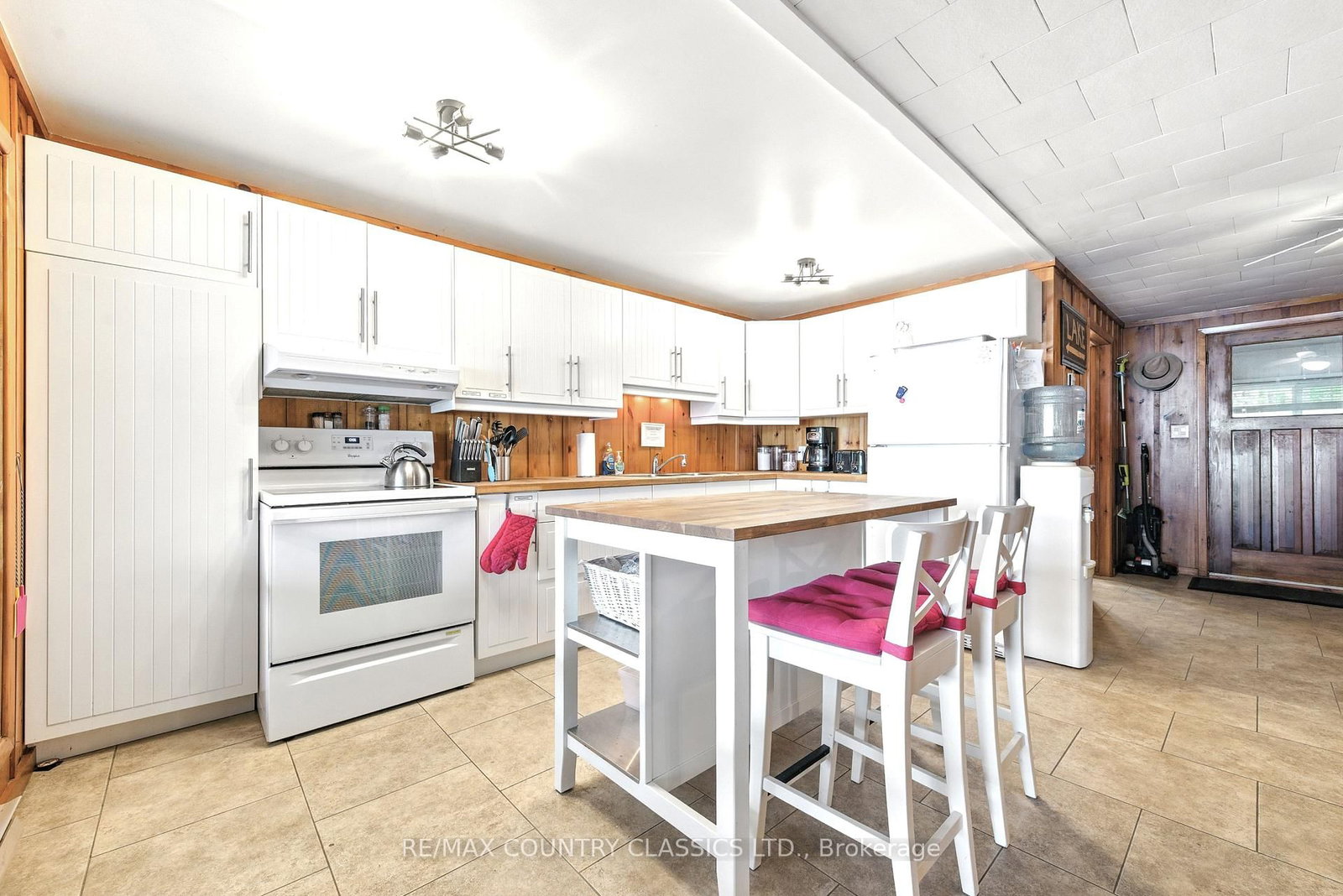 1258 Kamaniskeg Lake Road • Combermere, ON photo 10