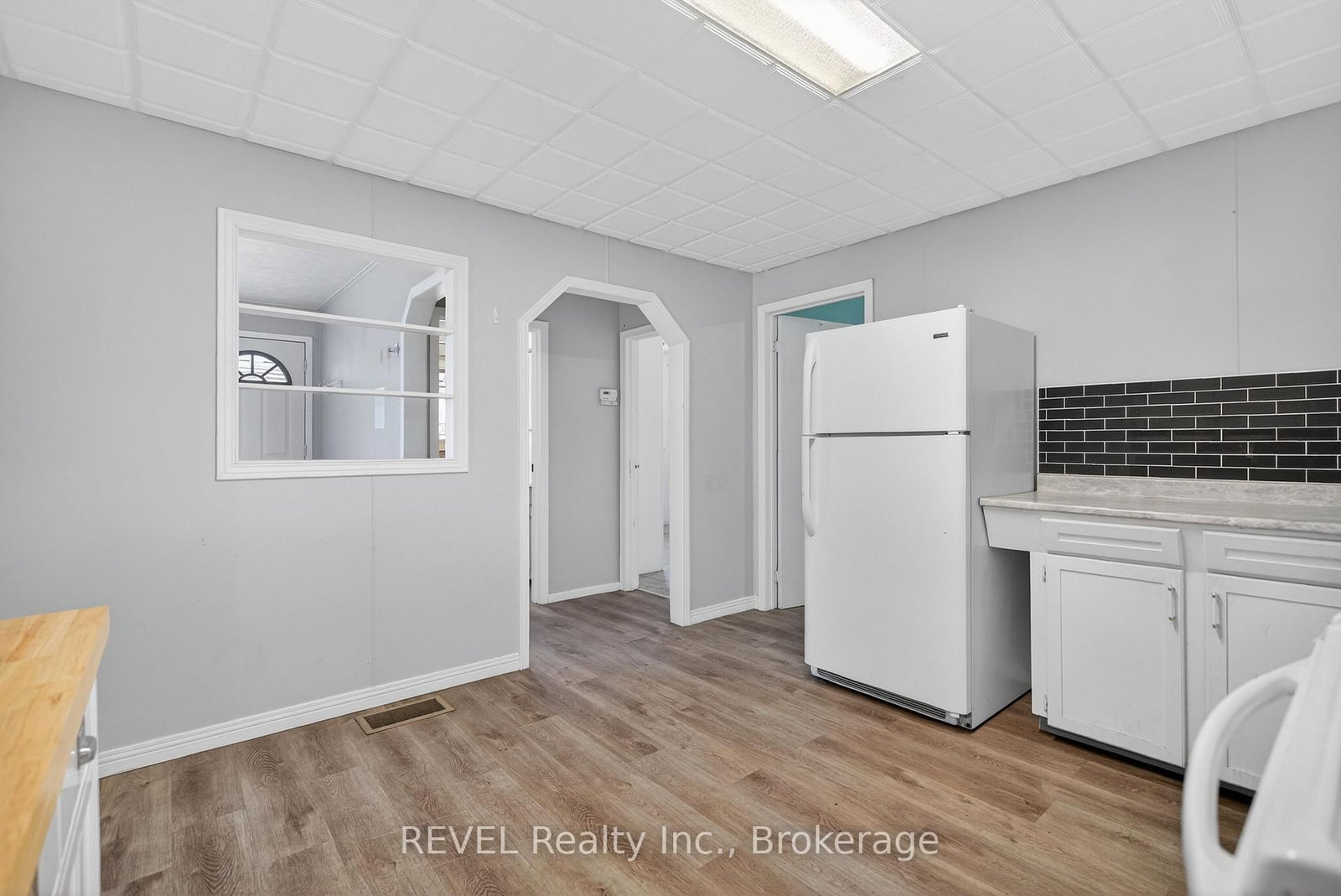 Detached House for sale at 15 Vera Street, St. Catharines, Ontario, L2S 1C3 - Western Hill - MLS: X12981098