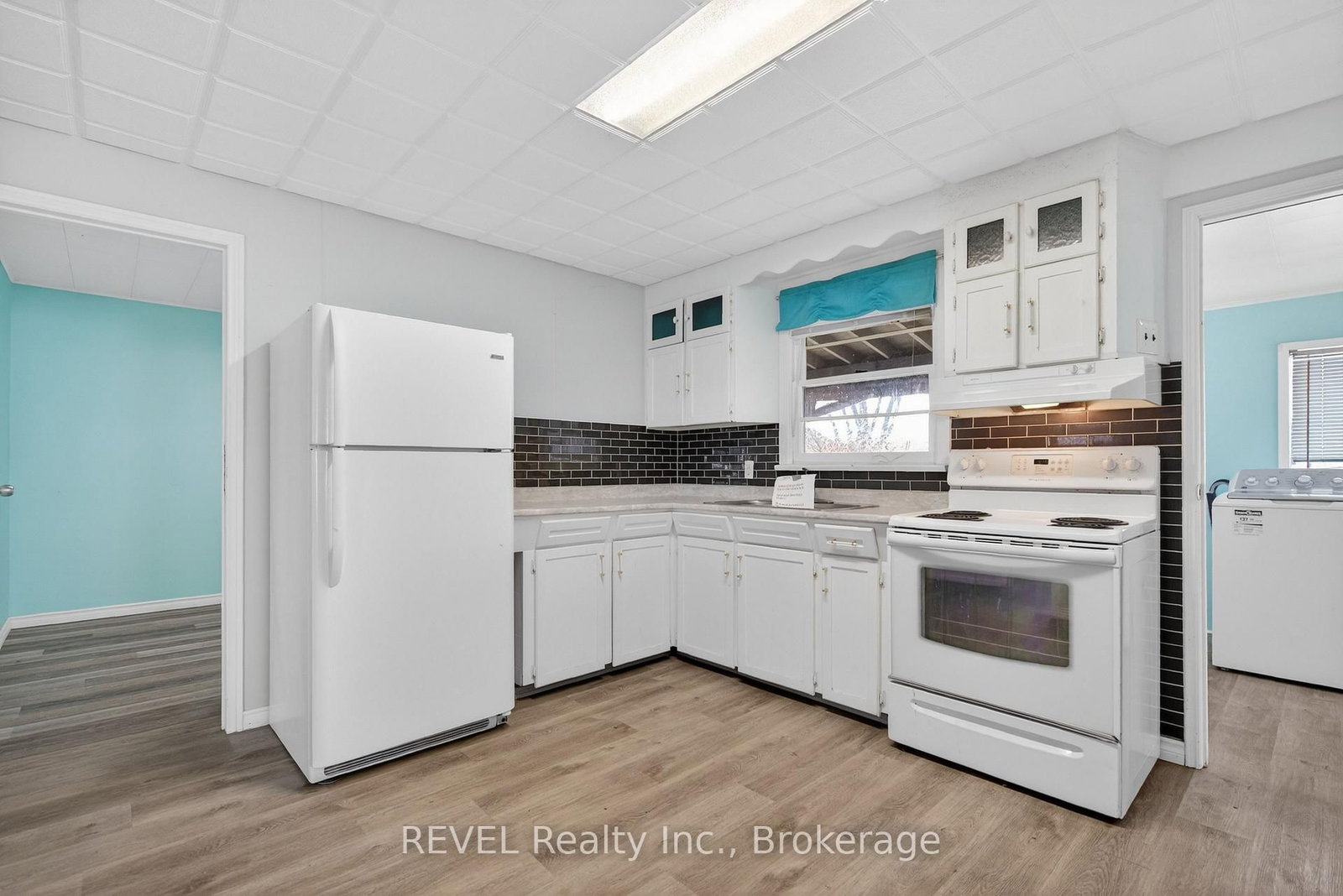 Detached House for sale at 15 Vera Street, St. Catharines, Ontario, L2S 1C3 - Western Hill - MLS: X12981098