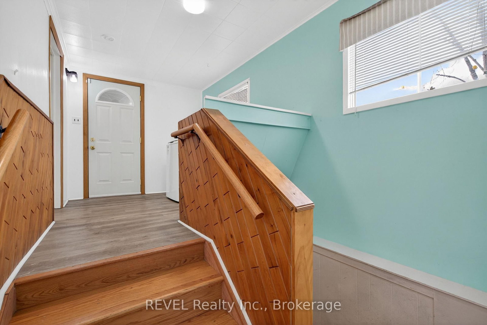 Detached House for sale at 15 Vera Street, St. Catharines, Ontario, L2S 1C3 - Western Hill - MLS: X12981098