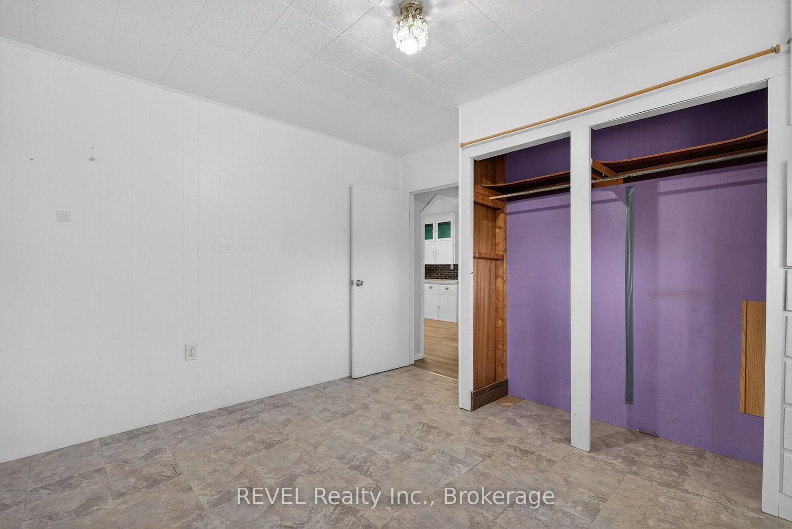 Detached House for sale at 15 Vera Street, St. Catharines, Ontario, L2S 1C3 - Western Hill - MLS: X12981098