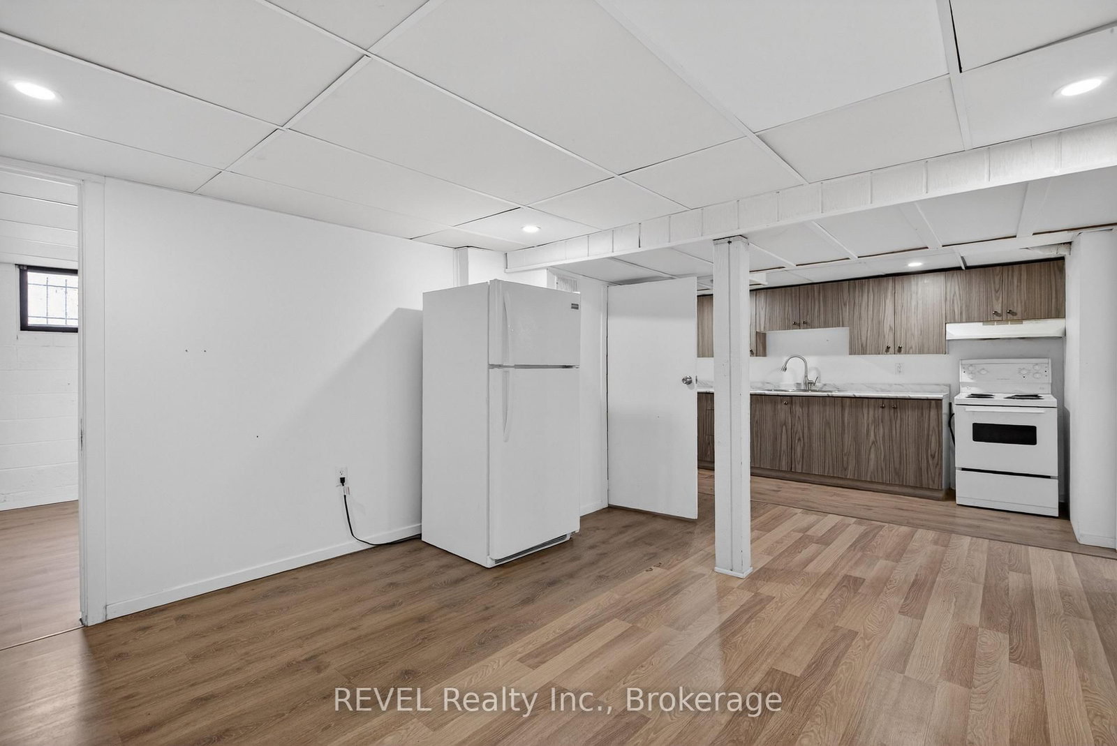 Detached House for sale at 15 Vera Street, St. Catharines, Ontario, L2S 1C3 - Western Hill - MLS: X12981098