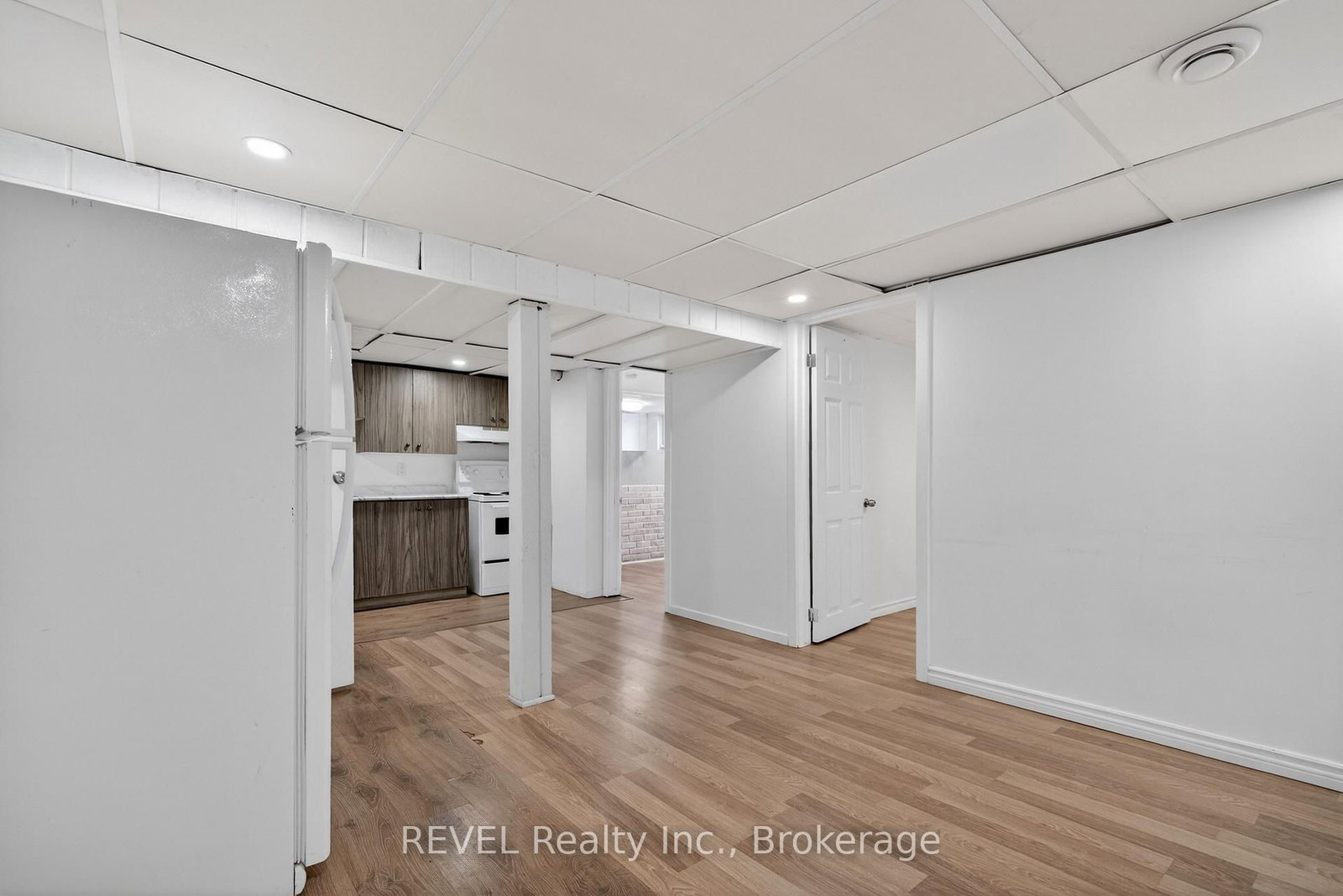 Detached House for sale at 15 Vera Street, St. Catharines, Ontario, L2S 1C3 - Western Hill - MLS: X12981098