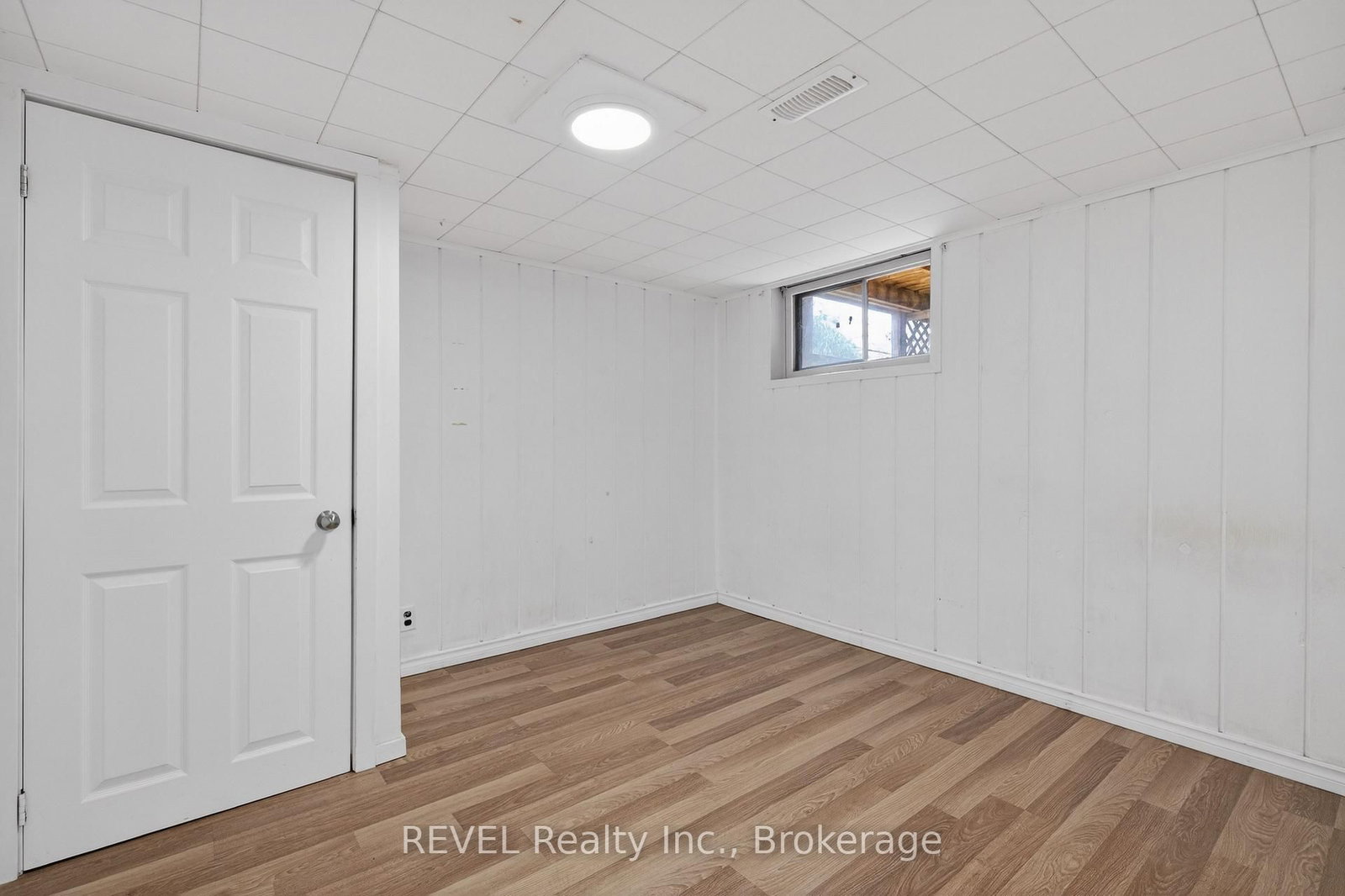 Detached House for sale at 15 Vera Street, St. Catharines, Ontario, L2S 1C3 - Western Hill - MLS: X12981098