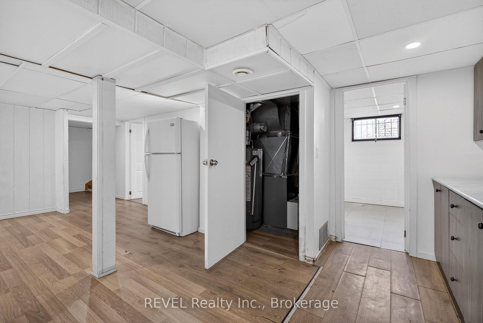 Detached House for sale at 15 Vera Street, St. Catharines, Ontario, L2S 1C3 - Western Hill - MLS: X12981098