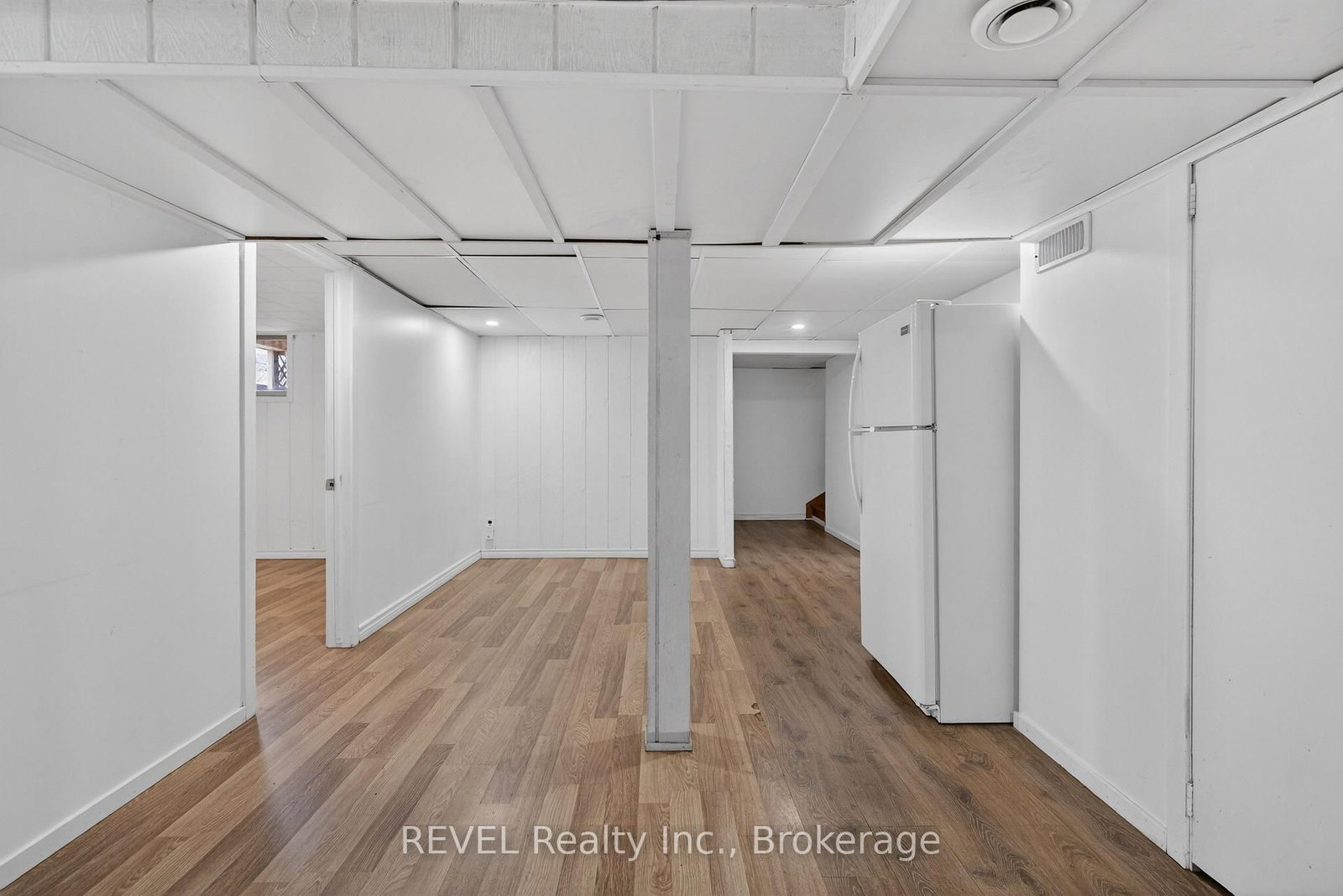 Detached House for sale at 15 Vera Street, St. Catharines, Ontario, L2S 1C3 - Western Hill - MLS: X12981098