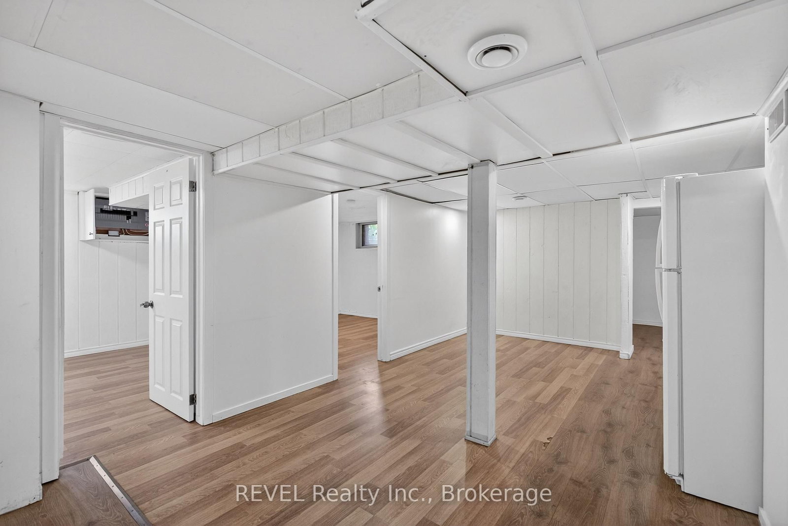 Detached House for sale at 15 Vera Street, St. Catharines, Ontario, L2S 1C3 - Western Hill - MLS: X12981098