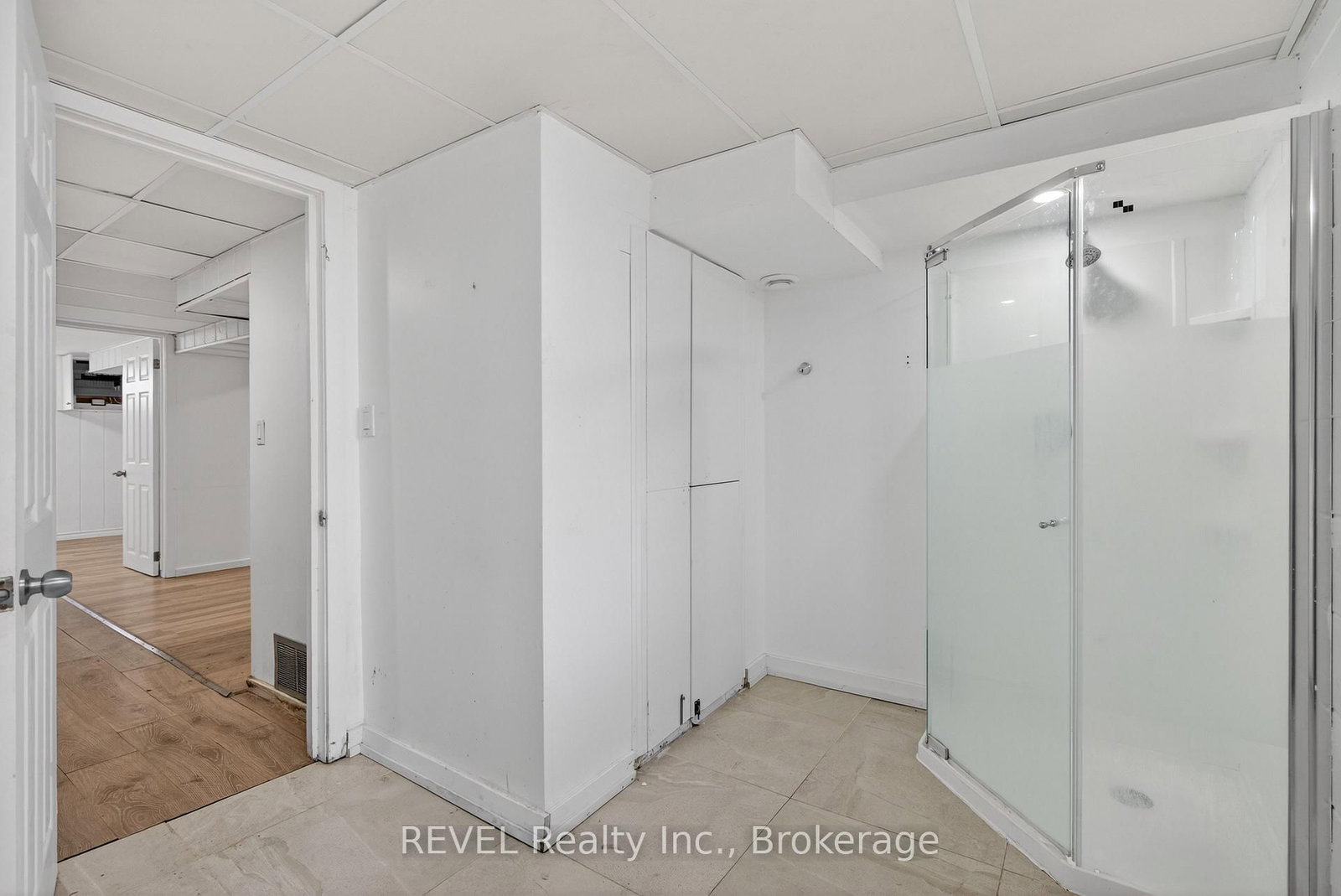 Detached House for sale at 15 Vera Street, St. Catharines, Ontario, L2S 1C3 - Western Hill - MLS: X12981098