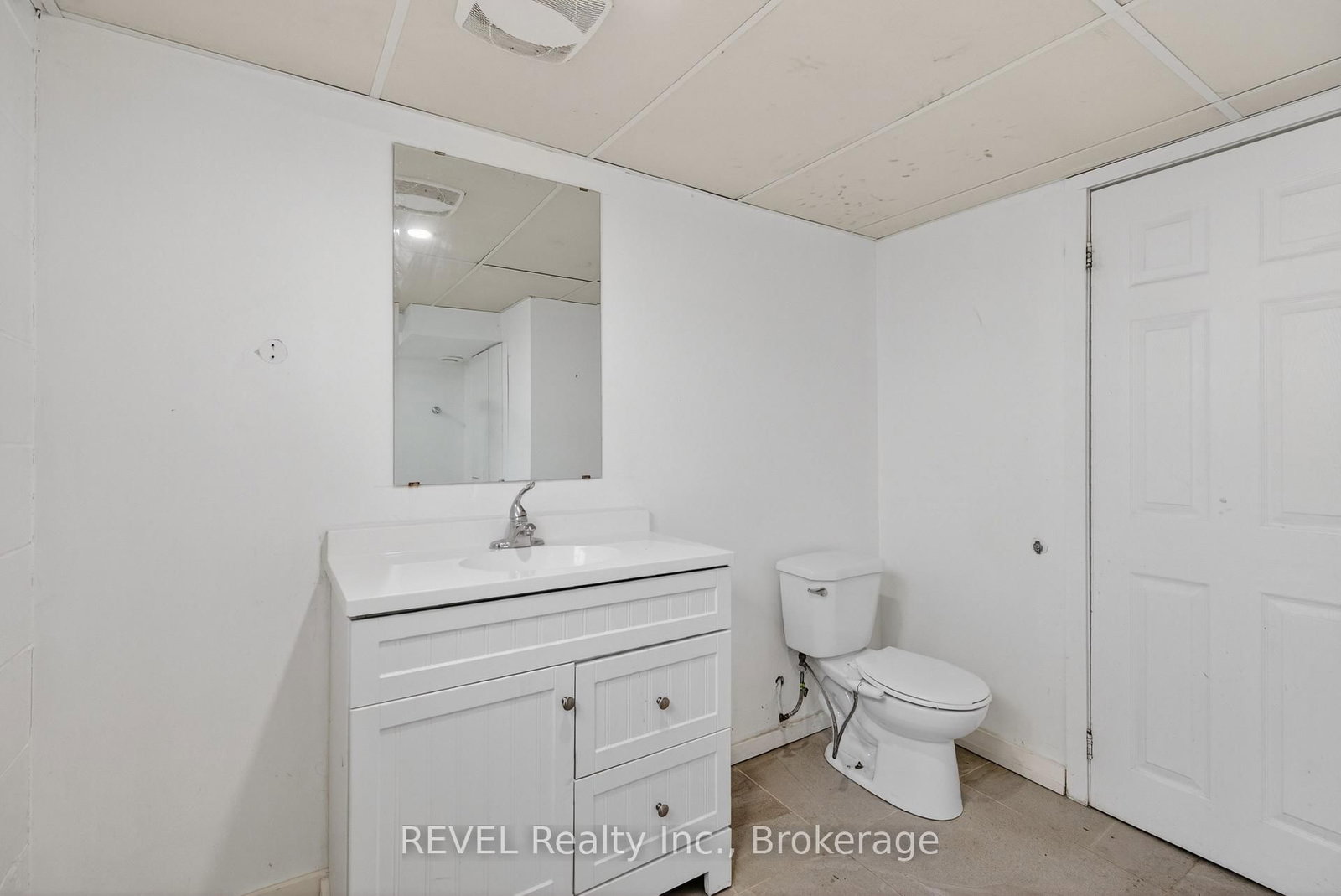 Detached House for sale at 15 Vera Street, St. Catharines, Ontario, L2S 1C3 - Western Hill - MLS: X12981098