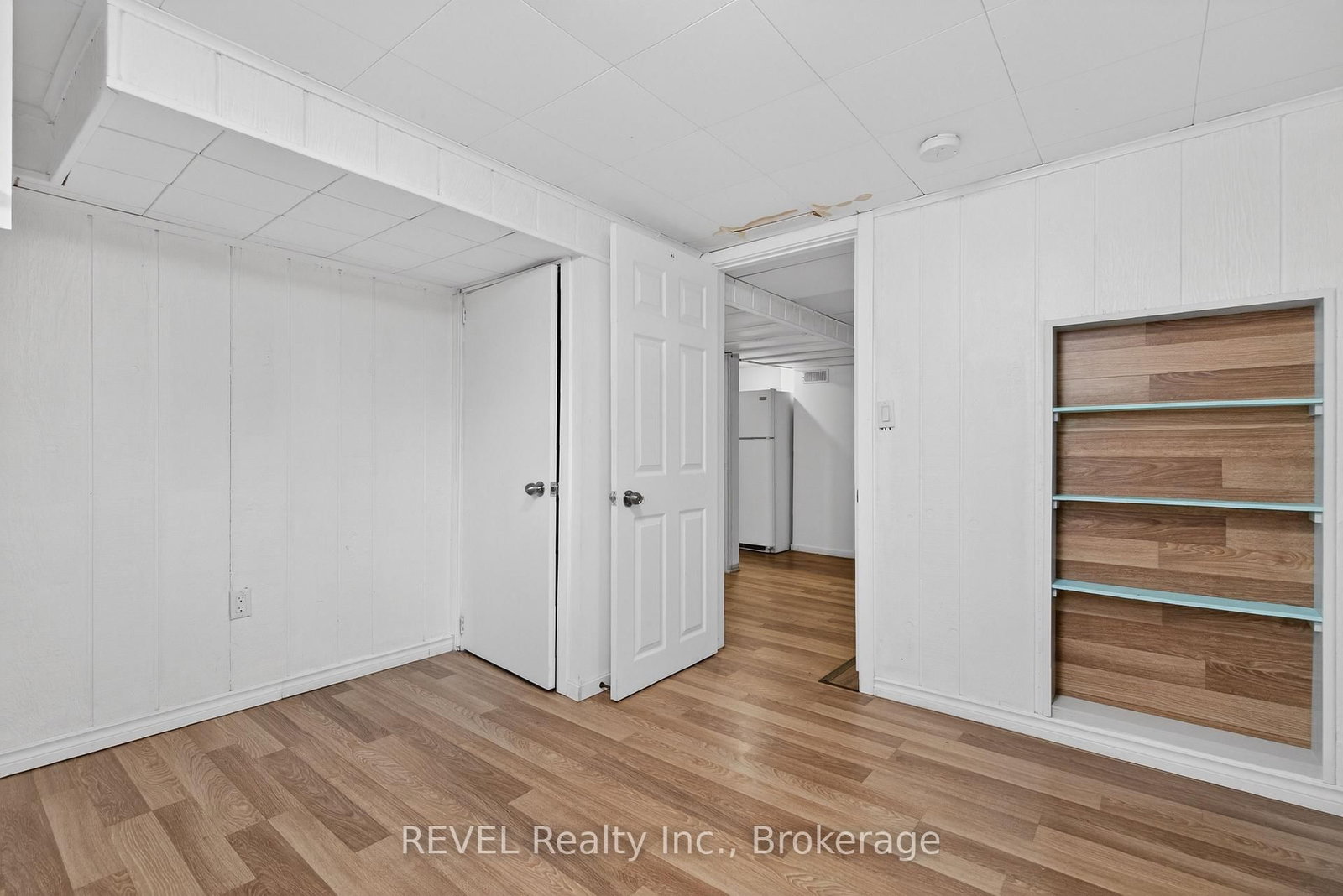 Detached House for sale at 15 Vera Street, St. Catharines, Ontario, L2S 1C3 - Western Hill - MLS: X12981098