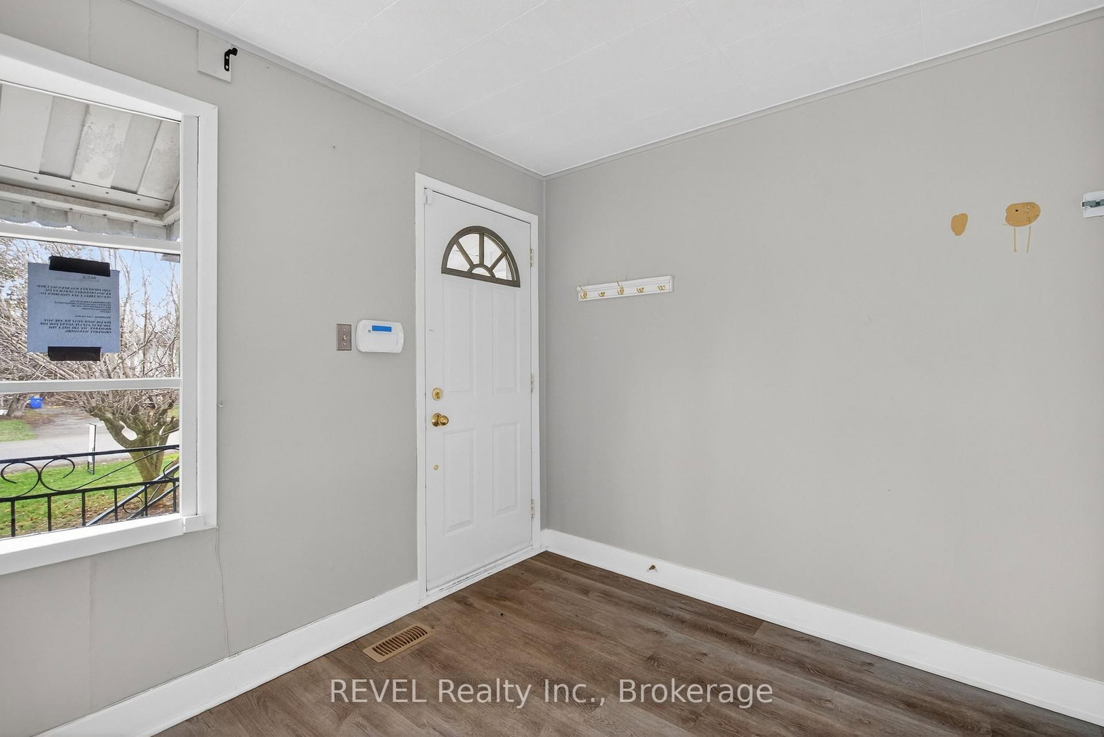 Detached House for sale at 15 Vera Street, St. Catharines, Ontario, L2S 1C3 - Western Hill - MLS: X12981098