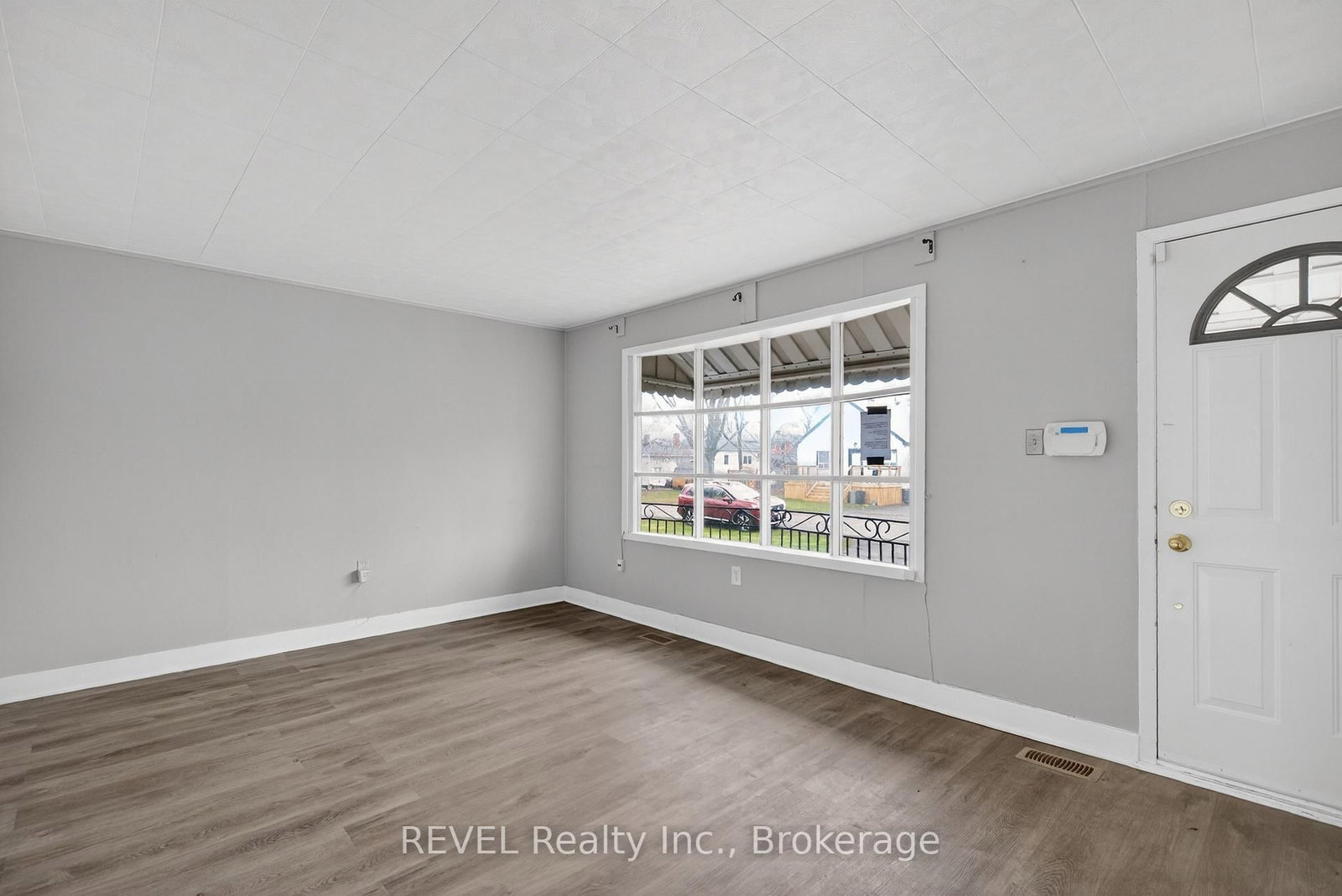 Detached House for sale at 15 Vera Street, St. Catharines, Ontario, L2S 1C3 - Western Hill - MLS: X12981098