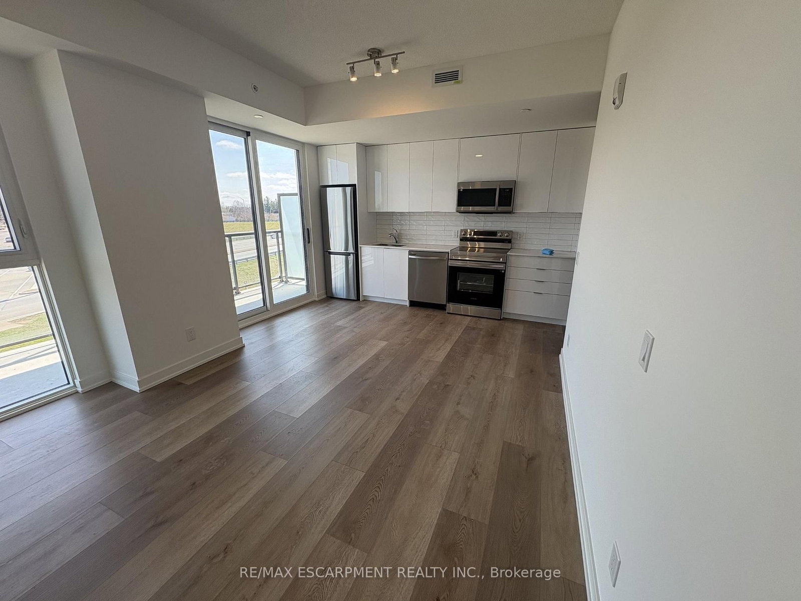 33 Erie Avenue, Unit 307 - Photo 2