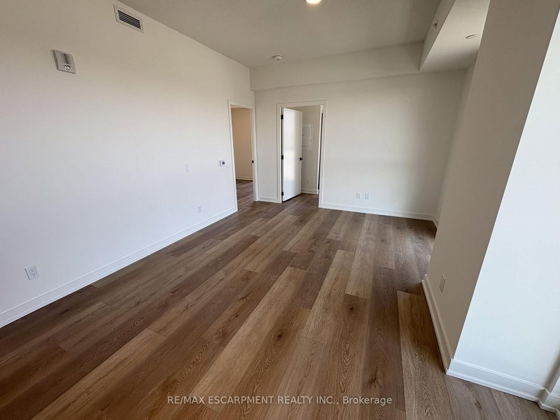 307 - 33 Erie Ave, Brantford, N3S 2E7 | Image 3