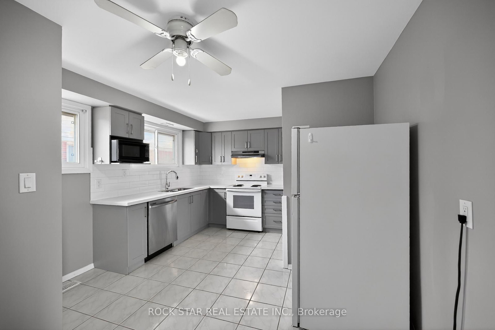 Detached House for sale at 76 Terrace Drive, Hamilton, Ontario, L9A 2Y6 - Balfour - MLS: X12981376